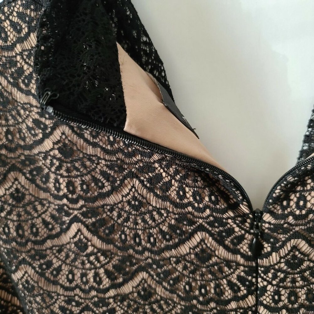 Adrianna Papell Lace Cocktail Dress Black Sz 8 Shutter Pleating Fitted V Neck - Picture 7 of 9